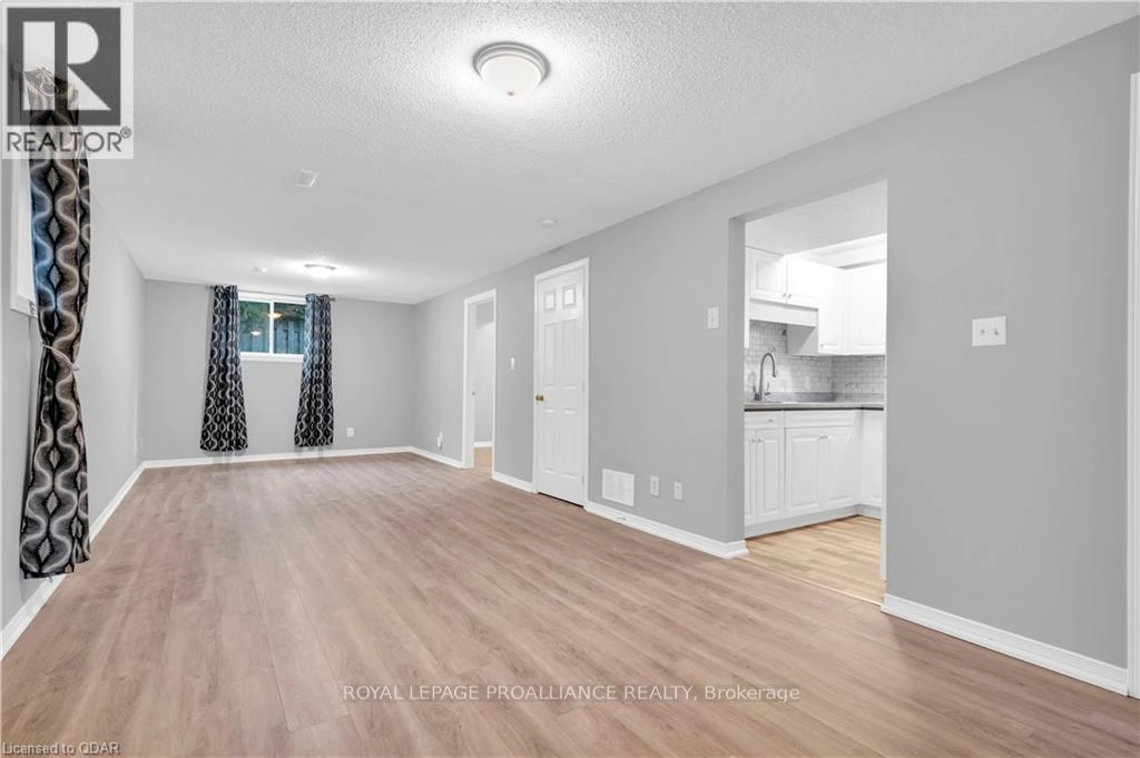 27b Metcalfe Street, Quinte West, Ontario  K8V 6S9 - Photo 2 - X12317999