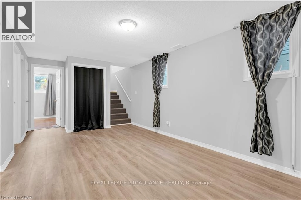 27b Metcalfe Street, Quinte West, Ontario  K8V 6S9 - Photo 3 - X12317999