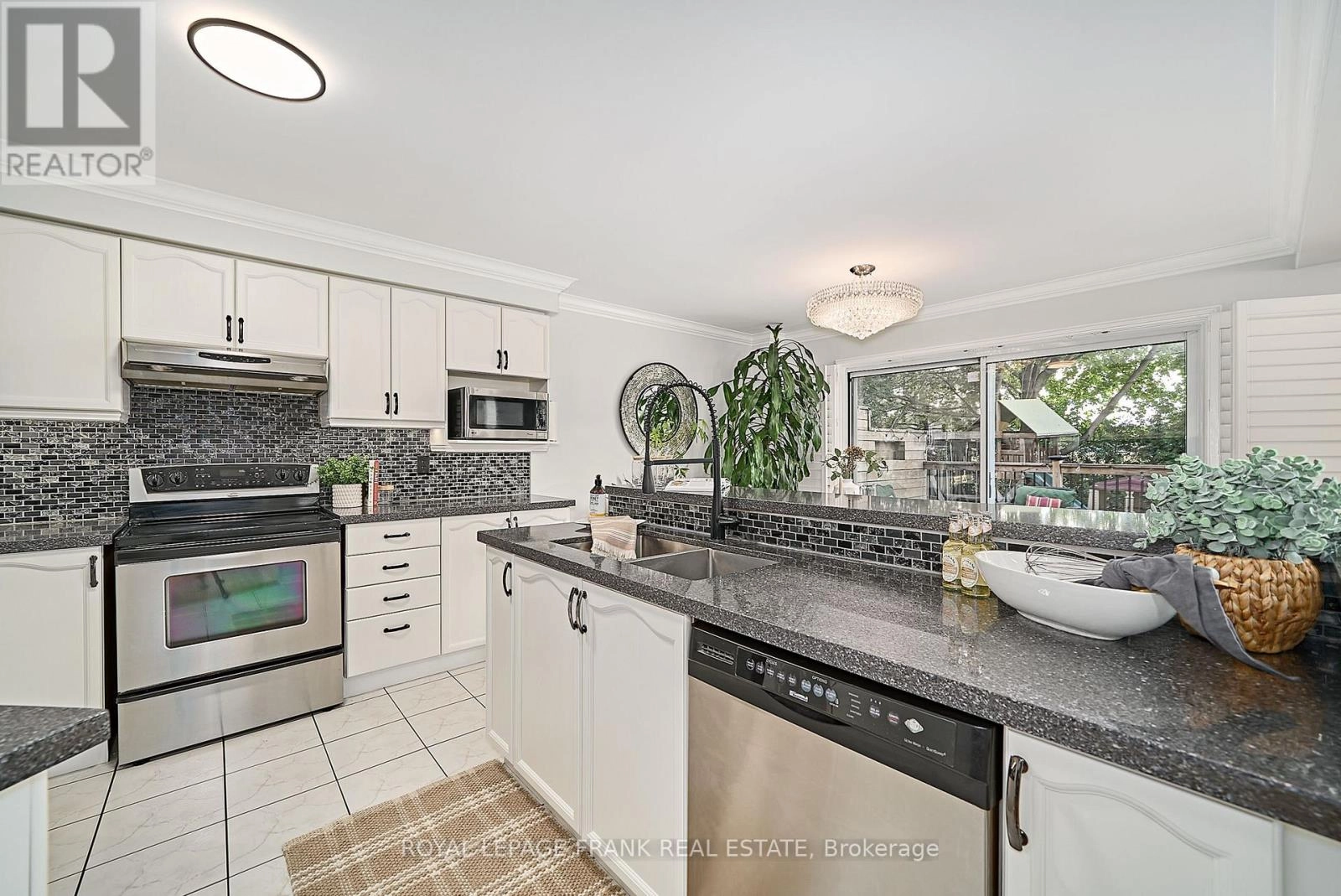 54 Gartshore Drive, Whitby, Ontario L1P 1N6 - Photo 16 - E12318304