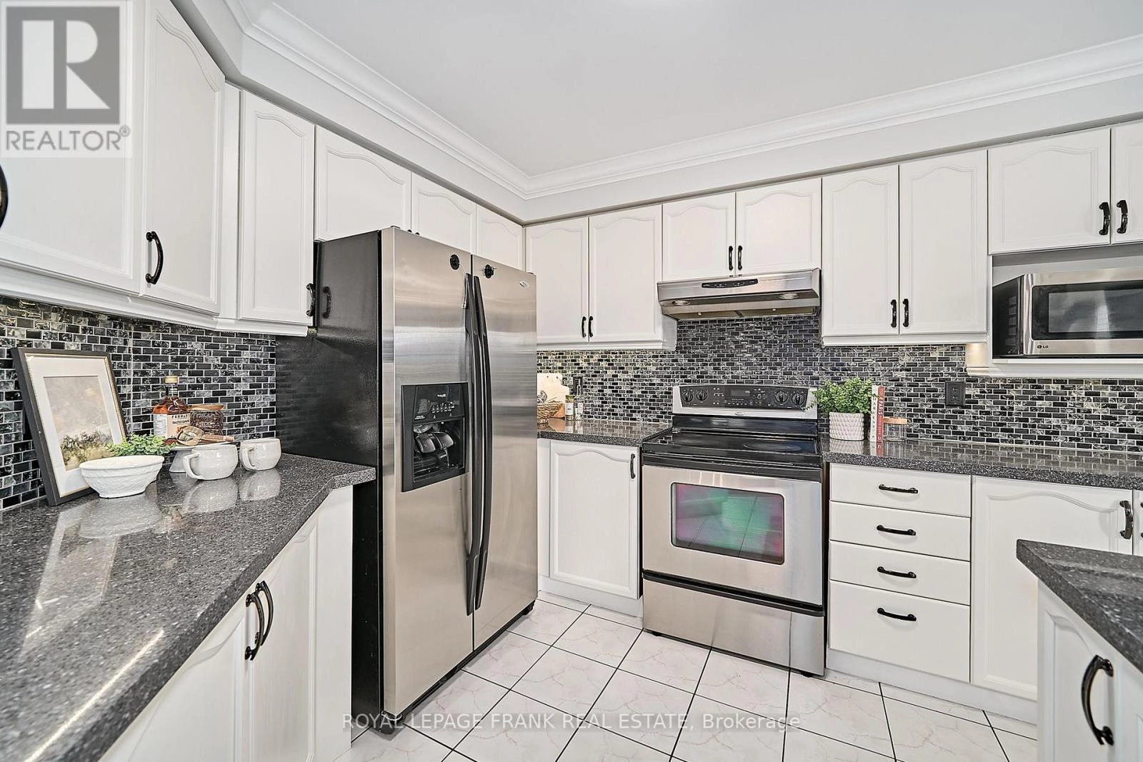 54 Gartshore Drive, Whitby, Ontario L1P 1N6 - Photo 17 - E12318304