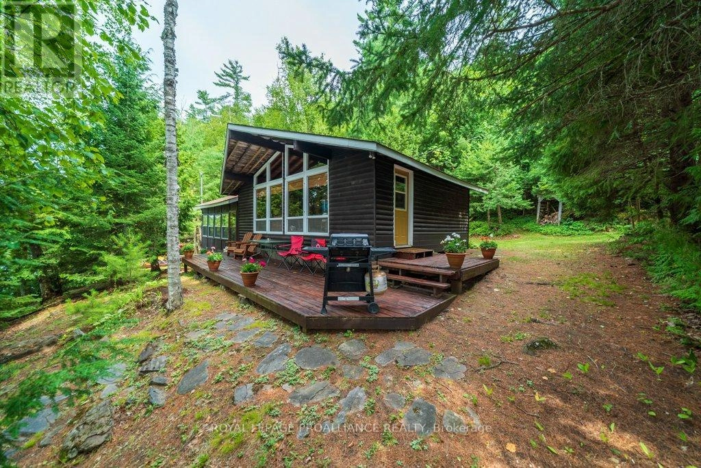 1021 Blue Jay Lane, North Frontenac, Ontario  K0H 1B0 - Photo 2 - X12318827