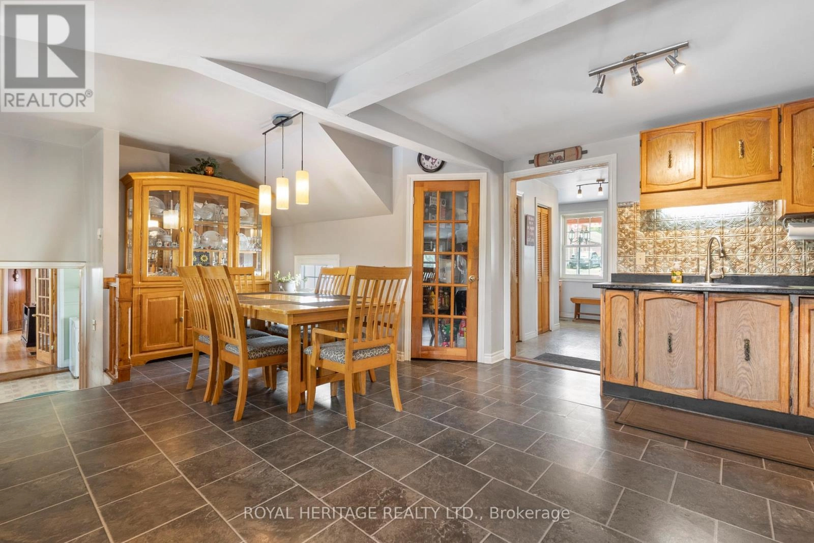 1984 Sturgeon Road, Kawartha Lakes, Ontario  K0M 1L0 - Photo 4 - X12320005