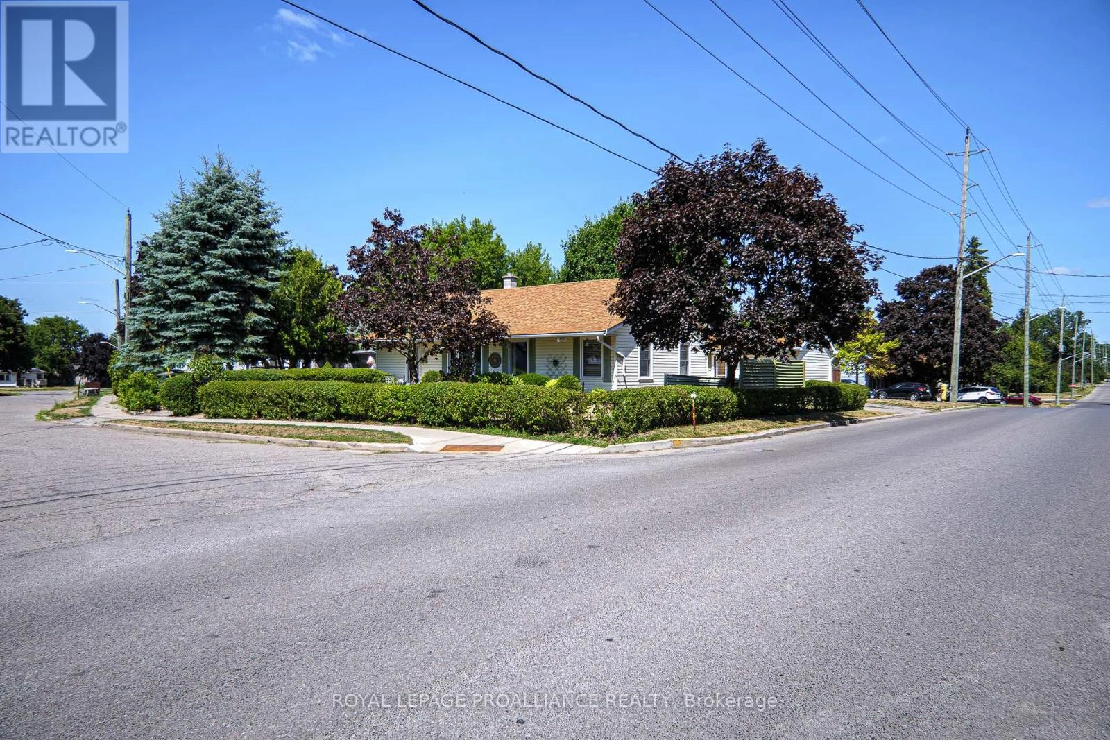 18 Jackson Street, Quinte West, Ontario  K8V 1Z7 - Photo 2 - X12315730