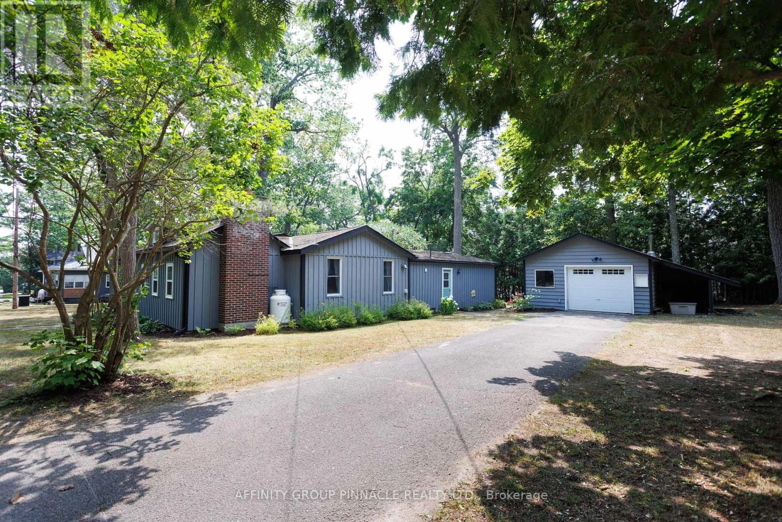 21 4th Street, Kawartha Lakes, Ontario  K0M 1N0 - Photo 1 - X12320450