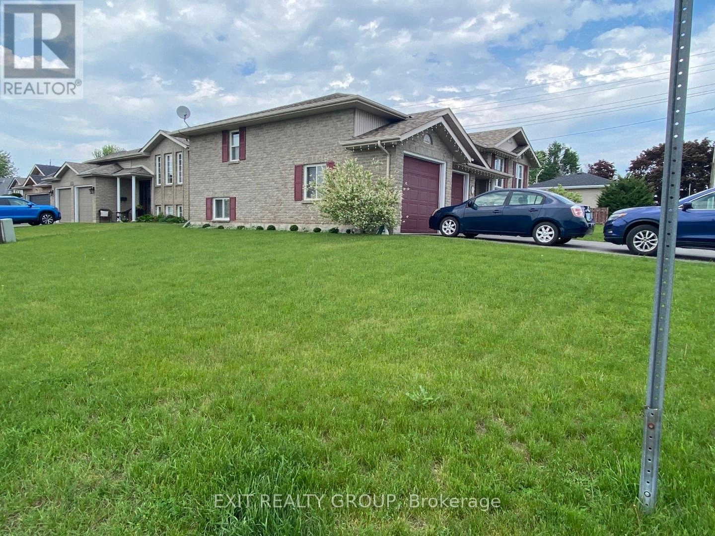 27 Belvedere Road, Quinte West, Ontario  K8V 4A9 - Photo 3 - X12320467
