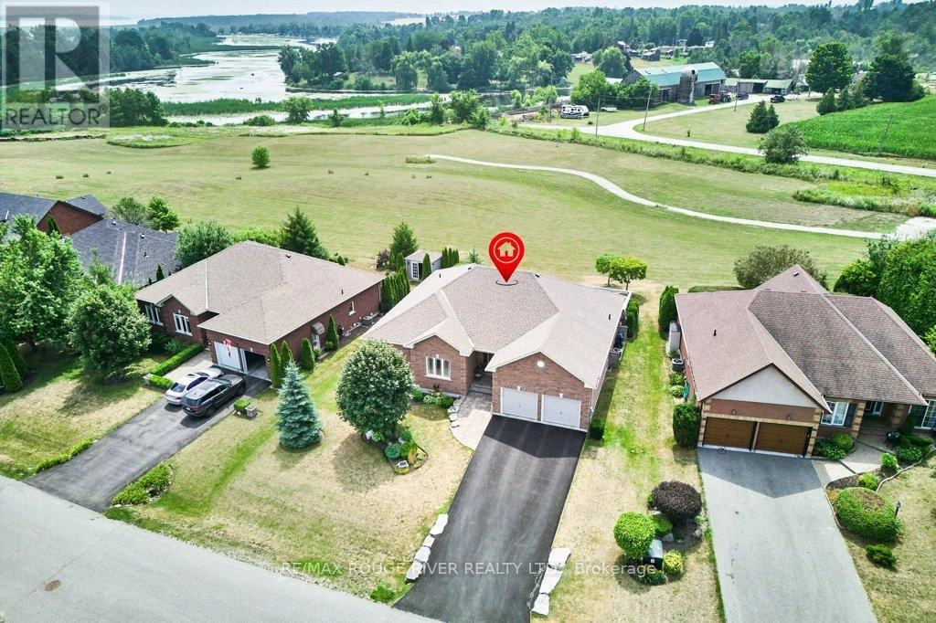 122 Southcrest Drive, Kawartha Lakes, Ontario  L9L 1B6 - Photo 1 - X12321213