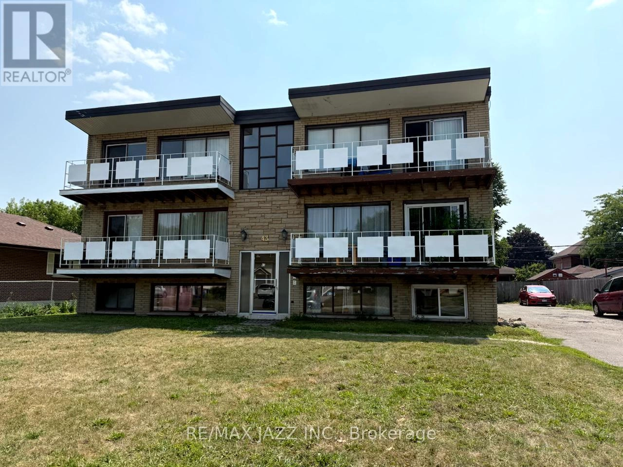 6 - 43 Wayne Avenue, Oshawa, Ontario  L1G 3P8 - Photo 1 - E12299528