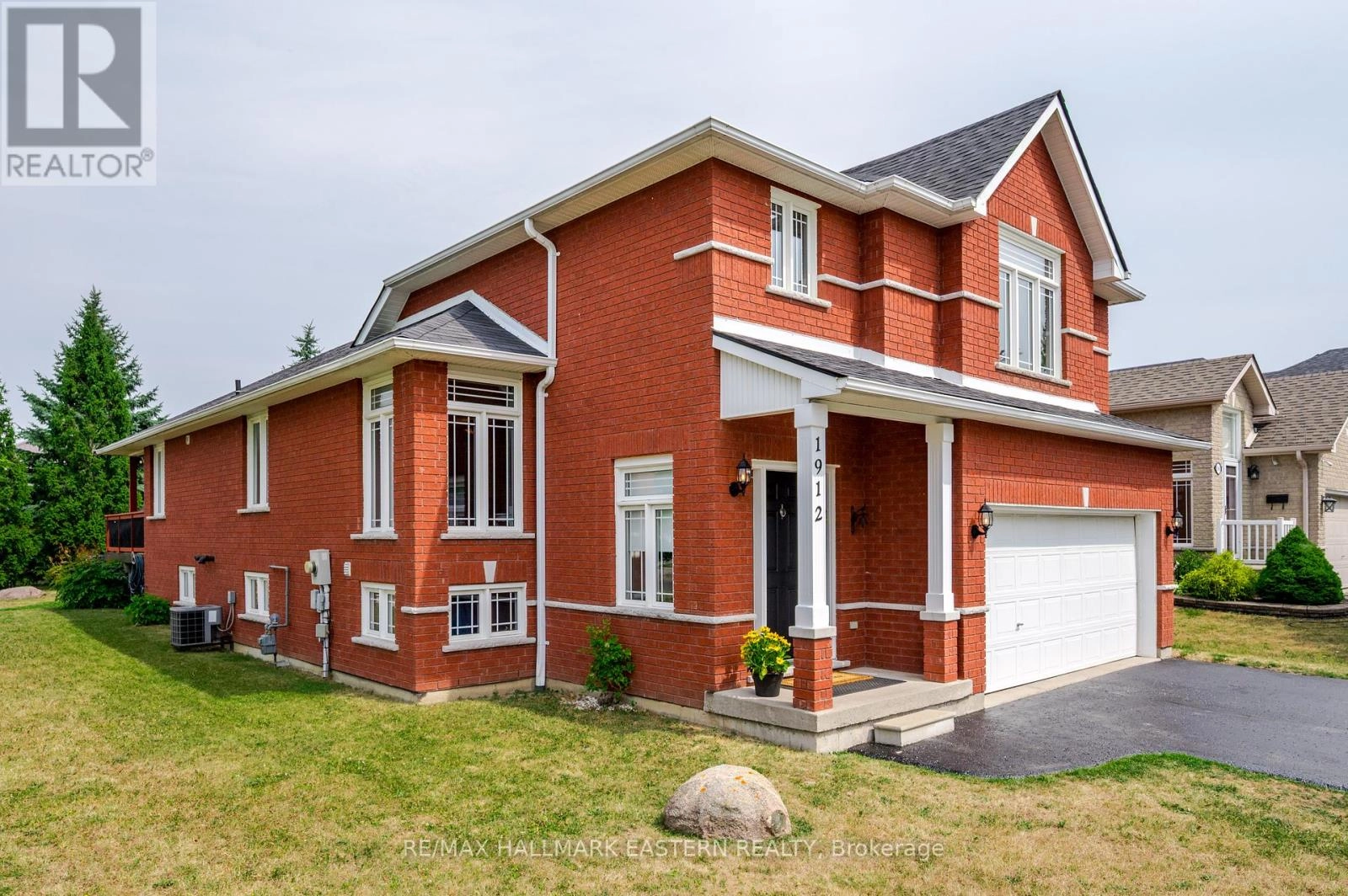 1912 Giles Avenue, Peterborough West, Ontario  K9K 2P3 - Photo 3 - X12323654