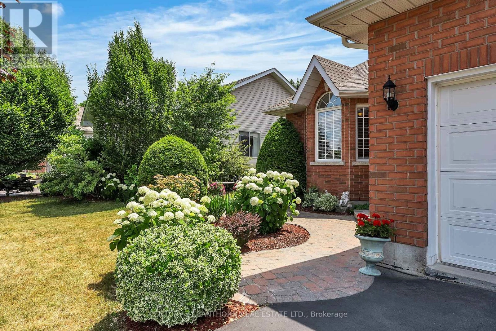 5 Finch Drive, Belleville, Ontario  K8P 5N4 - Photo 2 - X12323687