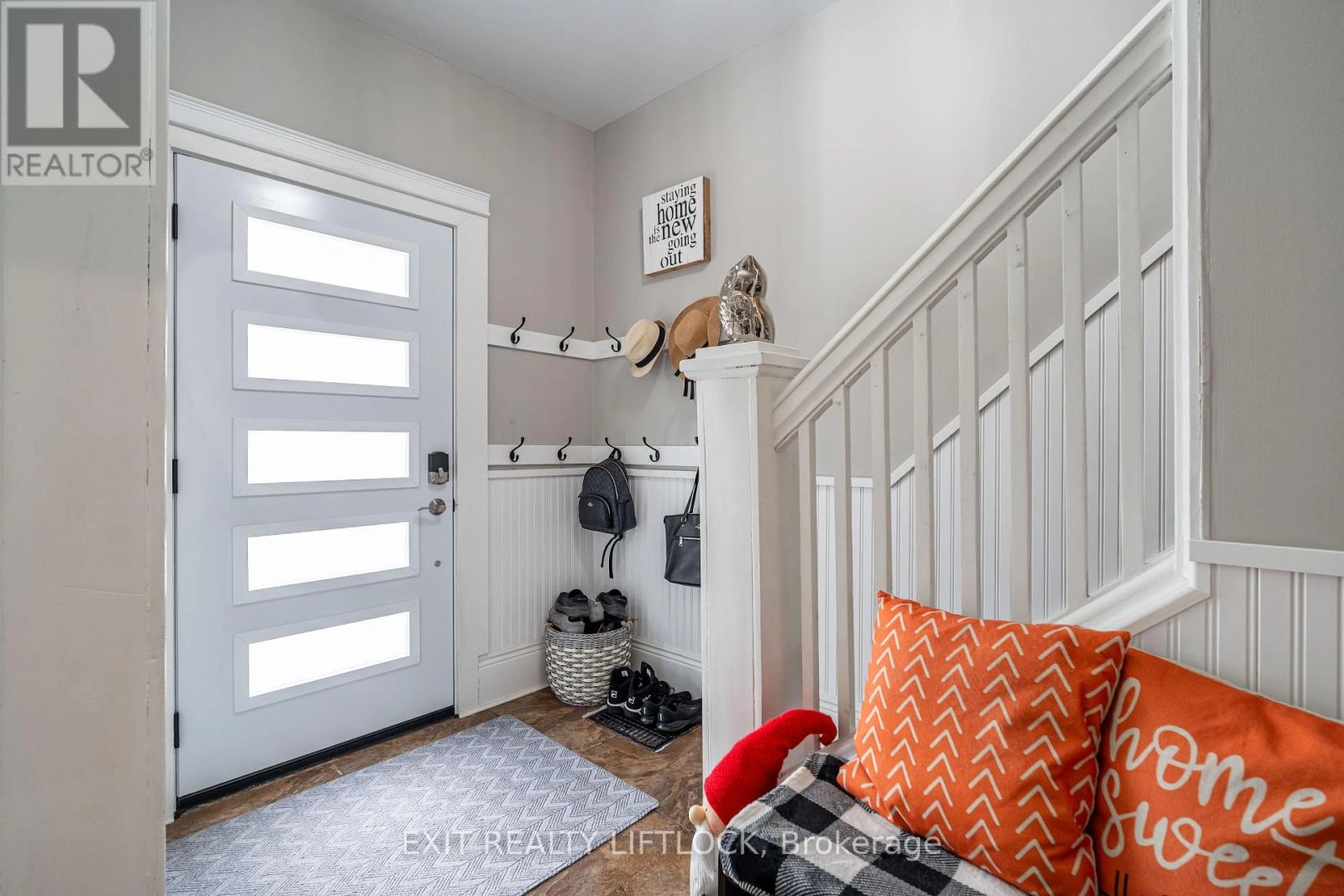 468 Cambridge Street, Peterborough, Ontario  K9H 4T3 - Photo 3 - X12324506