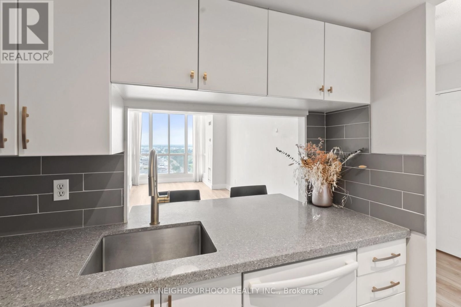 2305 - 1470 Midland Avenue, Toronto, Ontario  M1P 4Z4 - Photo 1 - E12325292