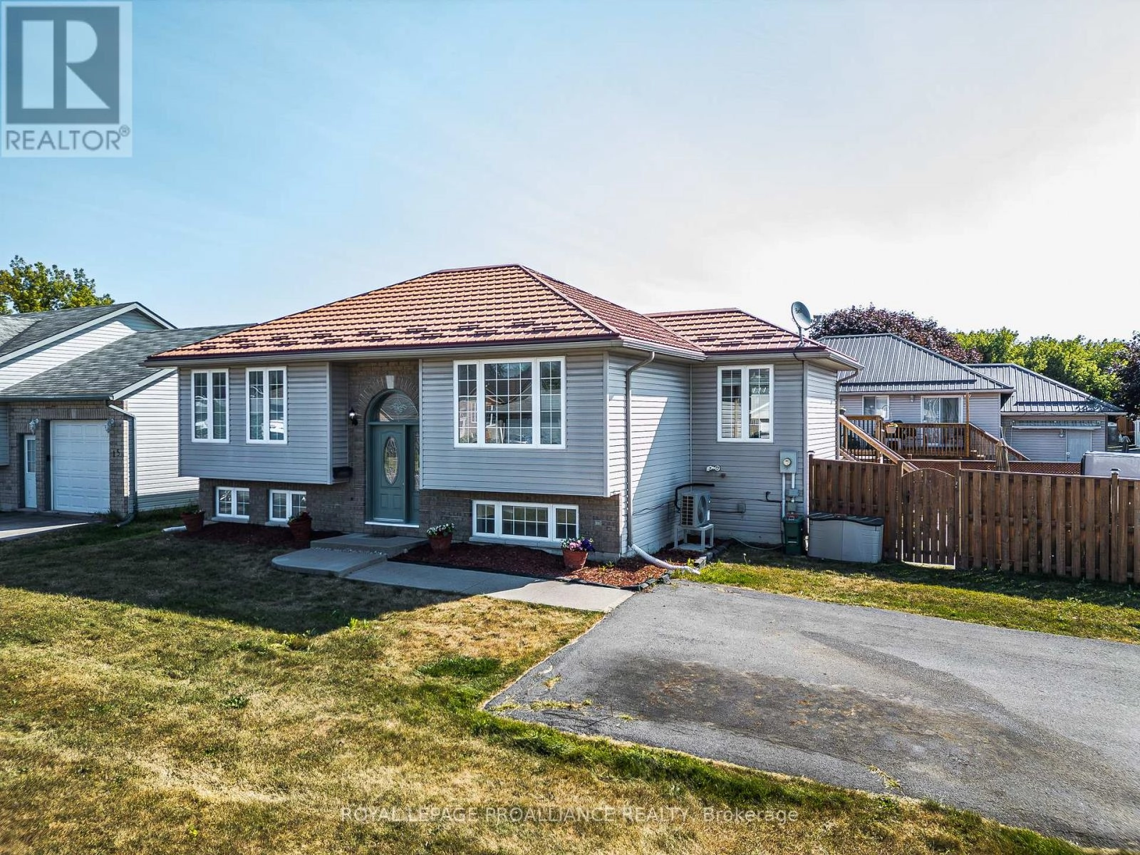 11 Jason Crescent, Quinte West, Ontario  K8V 6V1 - Photo 1 - X12325265