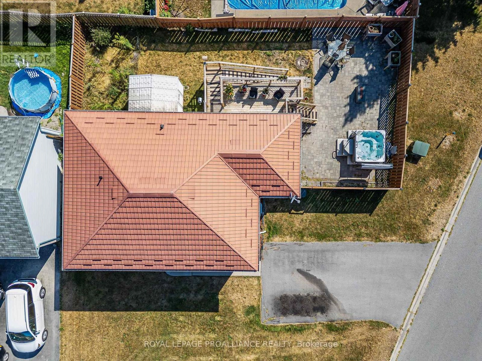11 Jason Crescent, Quinte West, Ontario  K8V 6V1 - Photo 2 - X12325265