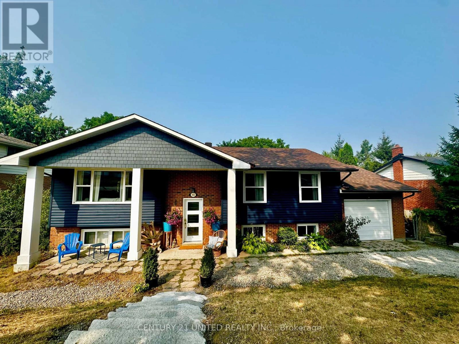 252 Queen Street, Selwyn, Ontario  K0L 2H0 - Photo 1 - X12325487