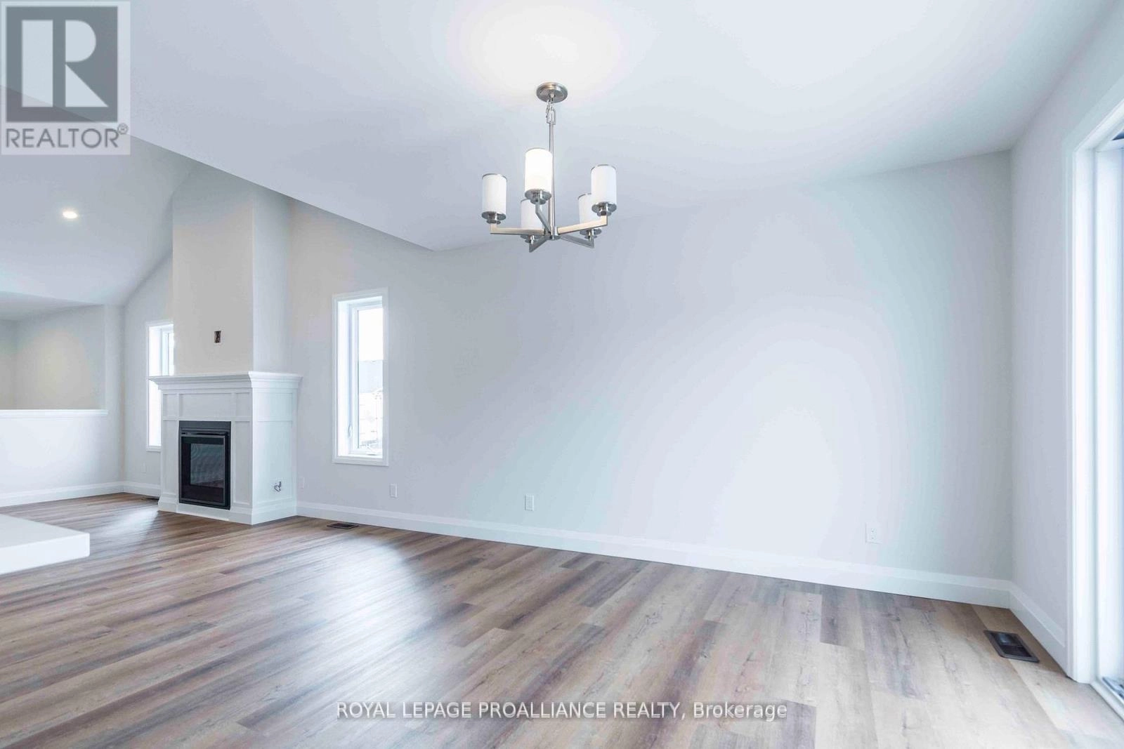 74 Stirling Crescent, Prince Edward County, Ontario K0K 2T0 - Photo 12 - X12325973