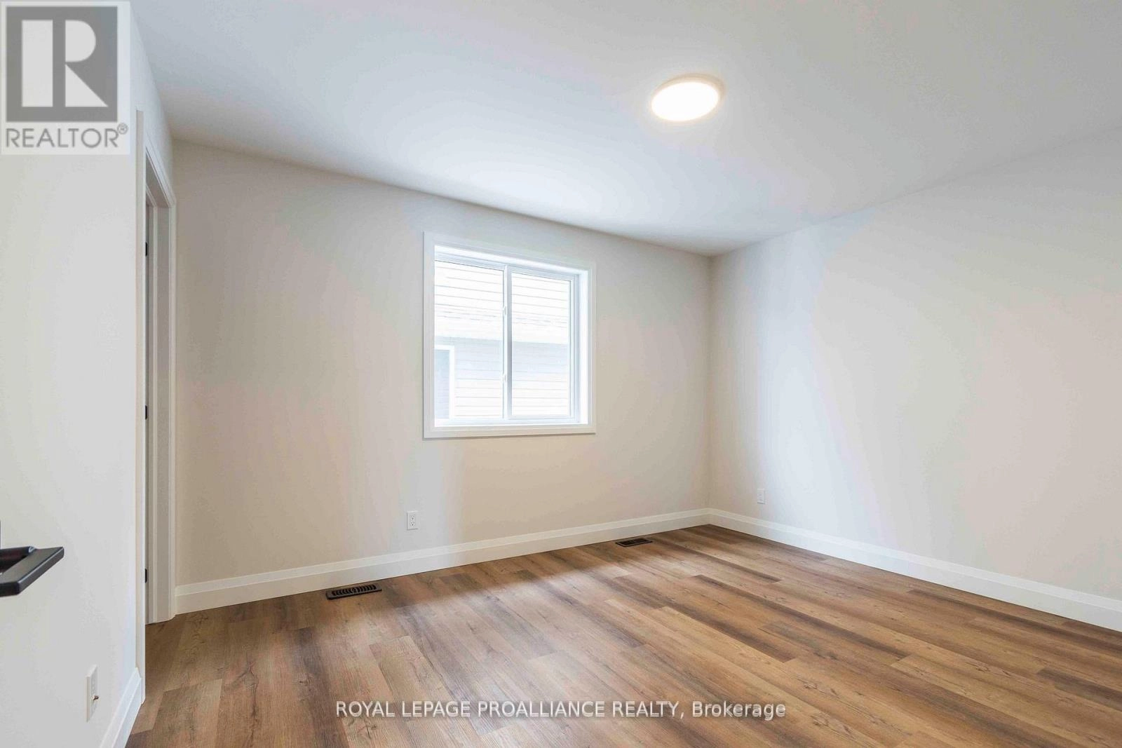 74 Stirling Crescent, Prince Edward County, Ontario K0K 2T0 - Photo 15 - X12325973