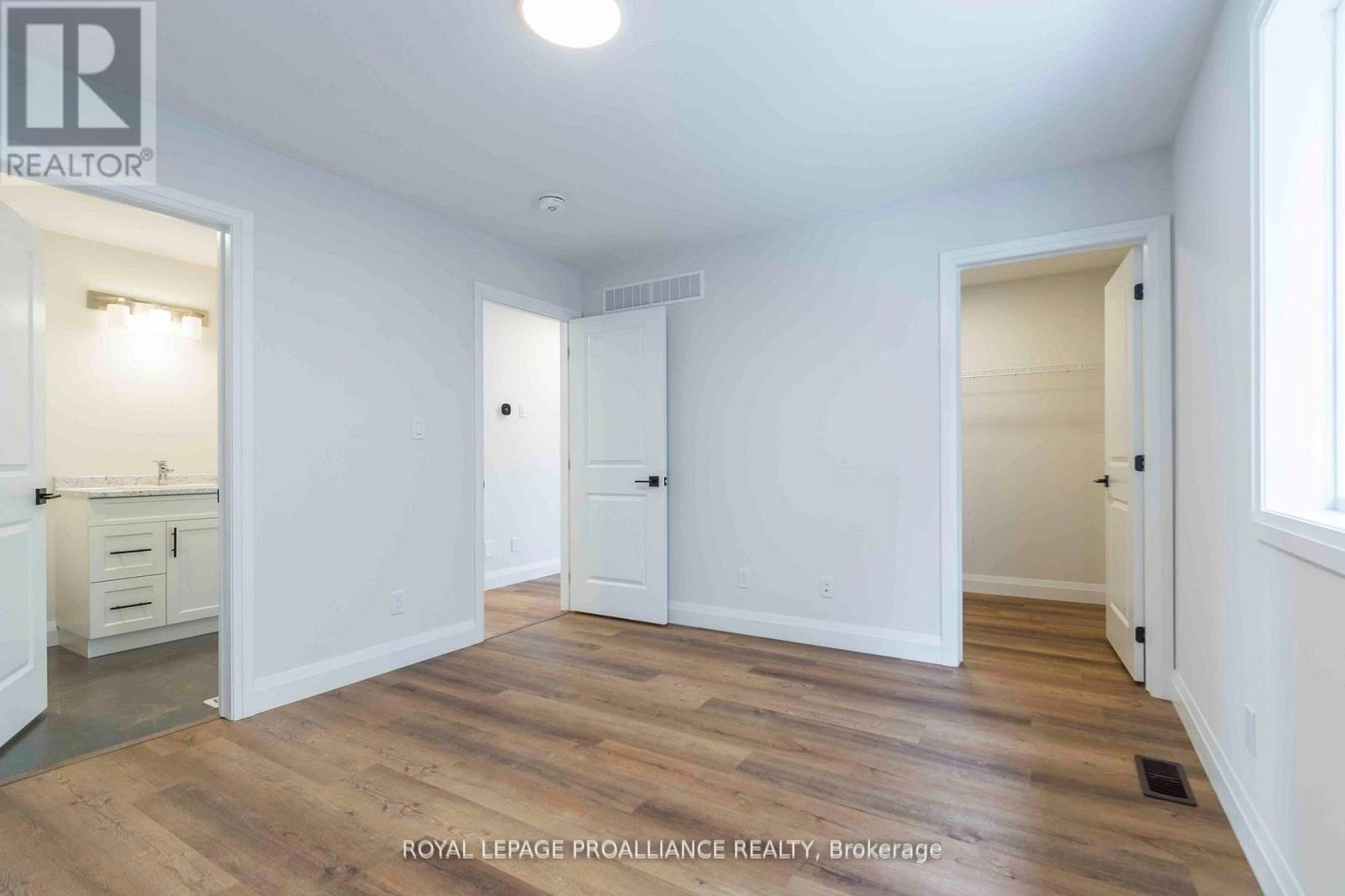 74 Stirling Crescent, Prince Edward County, Ontario K0K 2T0 - Photo 16 - X12325973