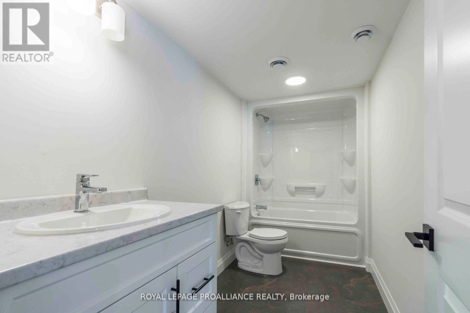 74 Stirling Crescent, Prince Edward County, Ontario K0K 2T0 - Photo 18 - X12325973