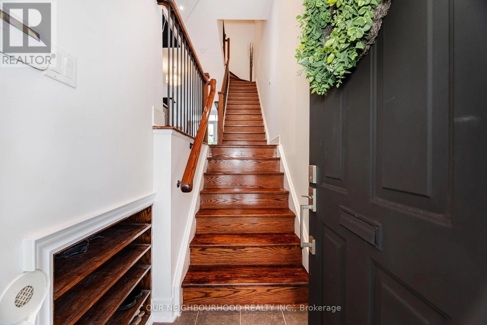 88 Milton Street, Toronto, Ontario  M8Y 2Y2 - Photo 3 - W12326147