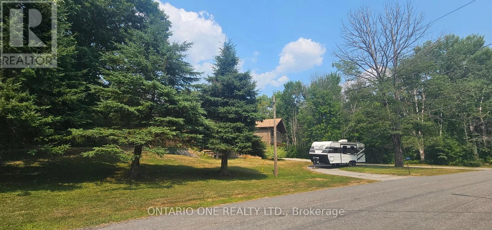 1045 Cowbell Lane, Gravenhurst, Ontario  P0E 1N0 - Photo 1 - X12326453