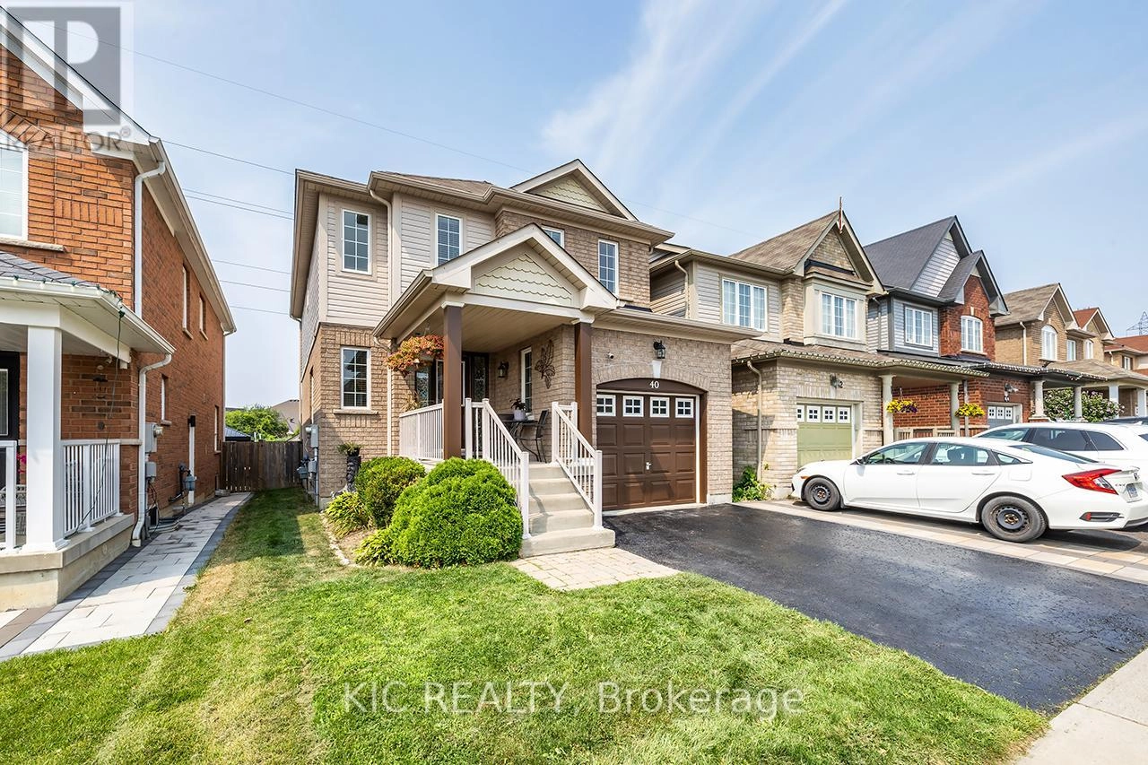 40 Puttingedge Drive, Whitby, Ontario  L1R 0H7 - Photo 1 - E12326562