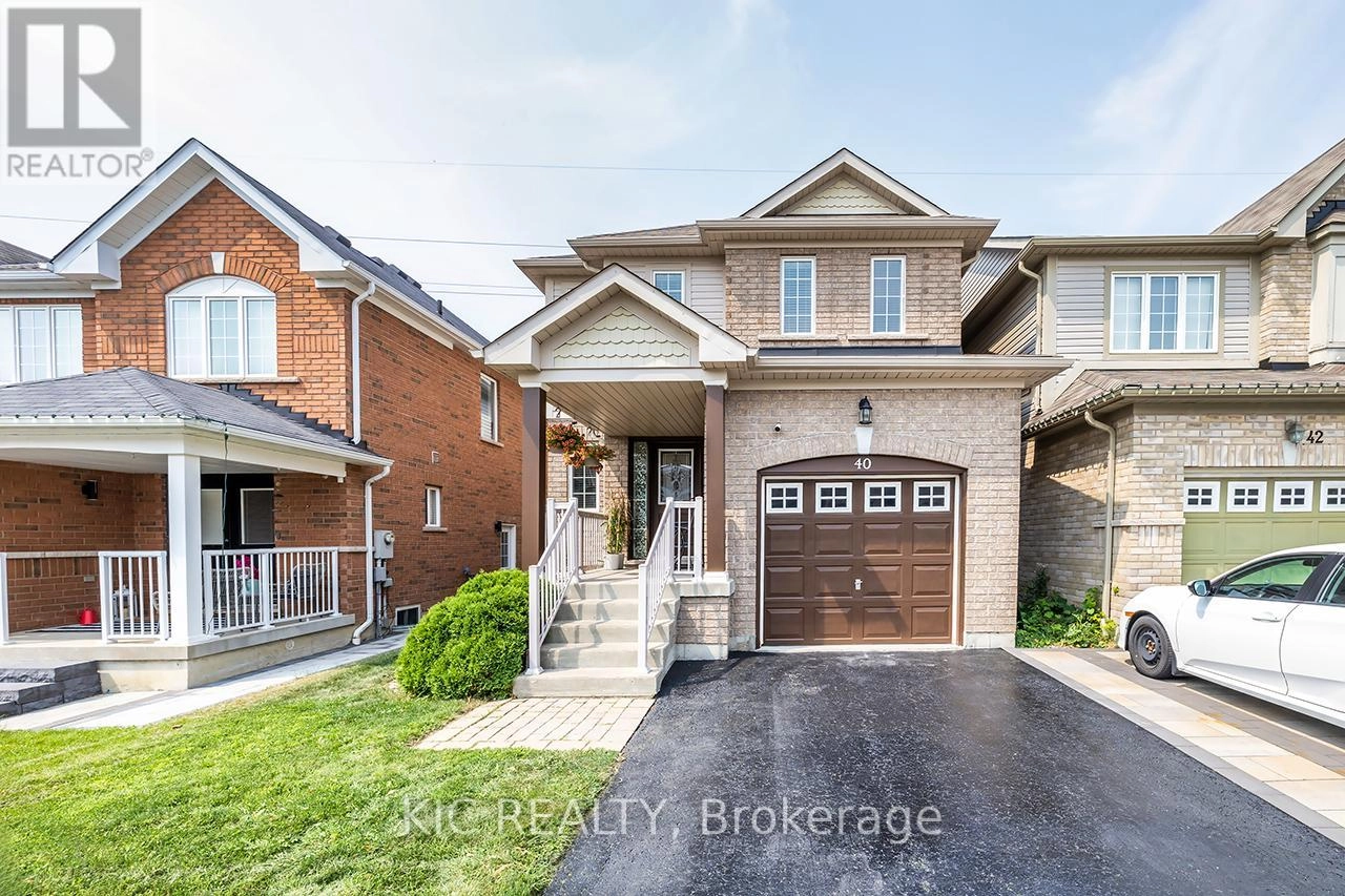 40 Puttingedge Drive, Whitby, Ontario  L1R 0H7 - Photo 2 - E12326562