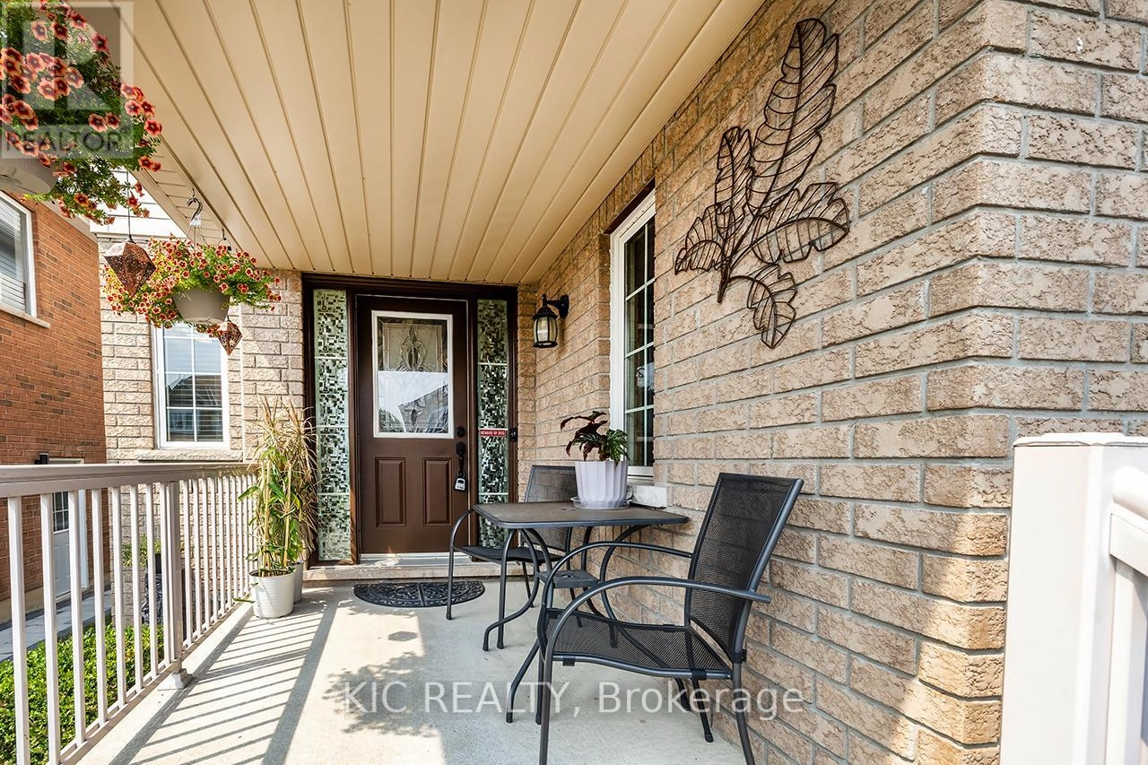 40 Puttingedge Drive, Whitby, Ontario  L1R 0H7 - Photo 3 - E12326562