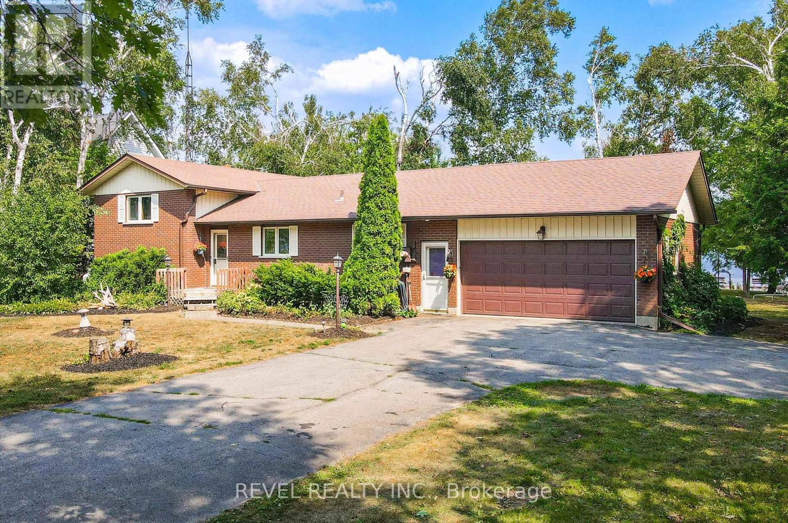 126 Pinewood Boulevard, Kawartha Lakes, Ontario  K0M 2T0 - Photo 2 - X12326551