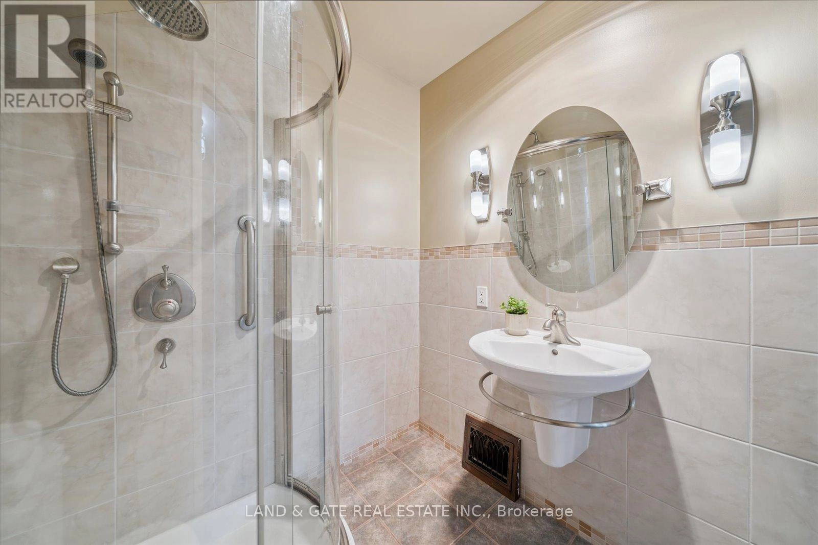 148 Pine Street, Whitby, Ontario L1N 3X2 - Photo 34 - E12325425