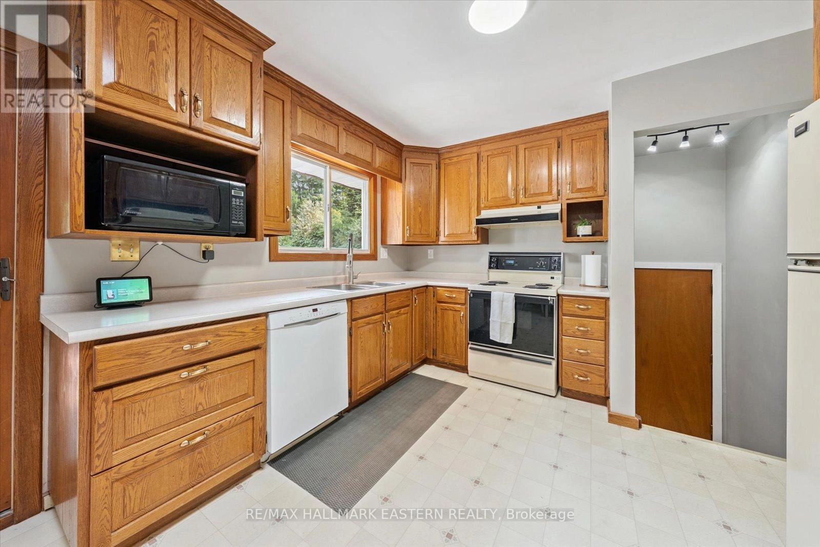 971 Jopling Drive, Selwyn, Ontario K0L 1H0 - Photo 6 - X12326974