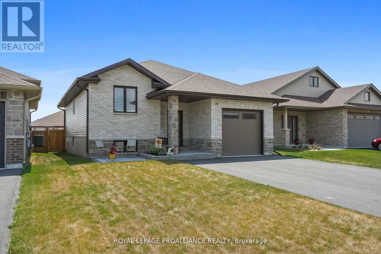 25 Cedar Park Crescent, Quinte West, Ontario  K8V 0J1 - Photo 1 - X12327532