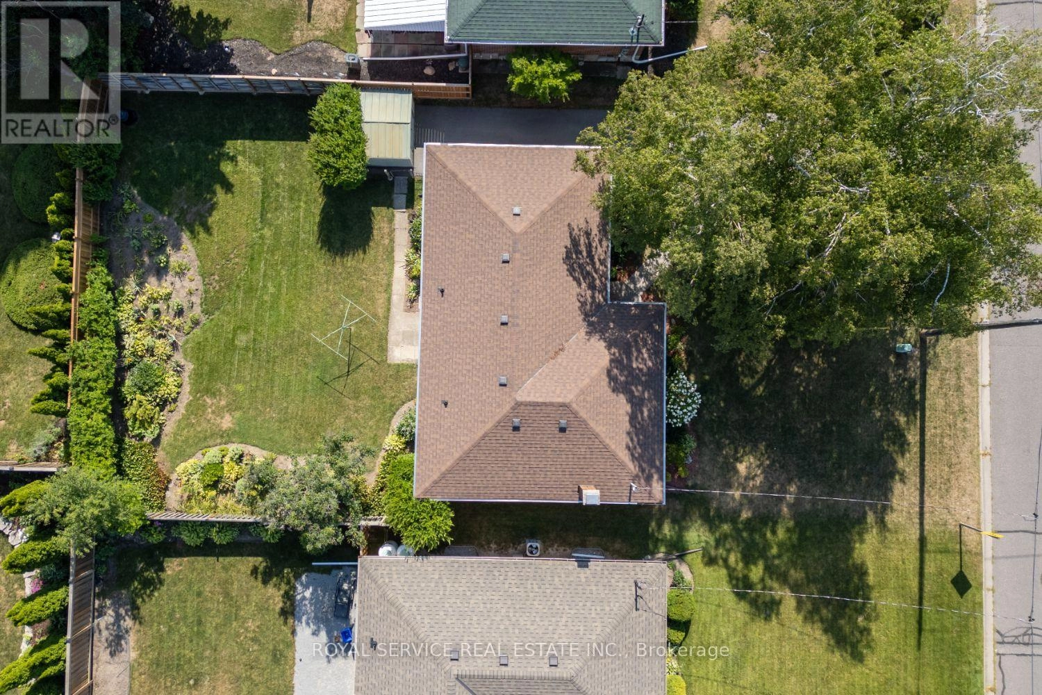 389 Glencastle Avenue, Oshawa, Ontario  L1J 3K7 - Photo 3 - E12328048
