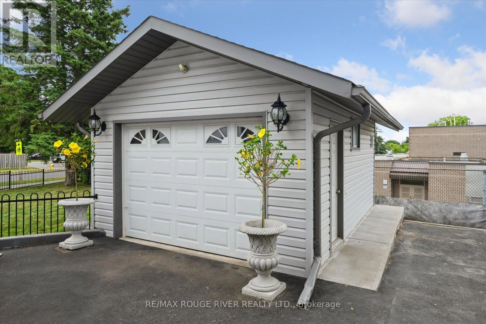 600 Galahad Drive, Oshawa, Ontario  L1K 1M2 - Photo 3 - E12328565
