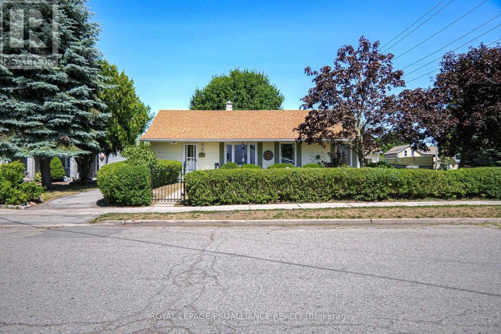 18 Jackson Street, Quinte West, Ontario  K8V 1Z7 - Photo 1 - X12315730