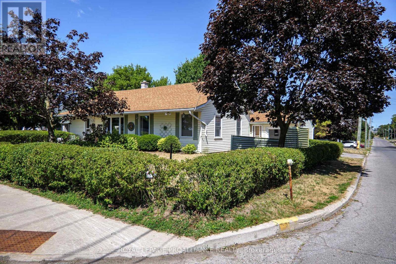 18 Jackson Street, Quinte West, Ontario  K8V 1Z7 - Photo 3 - X12315730