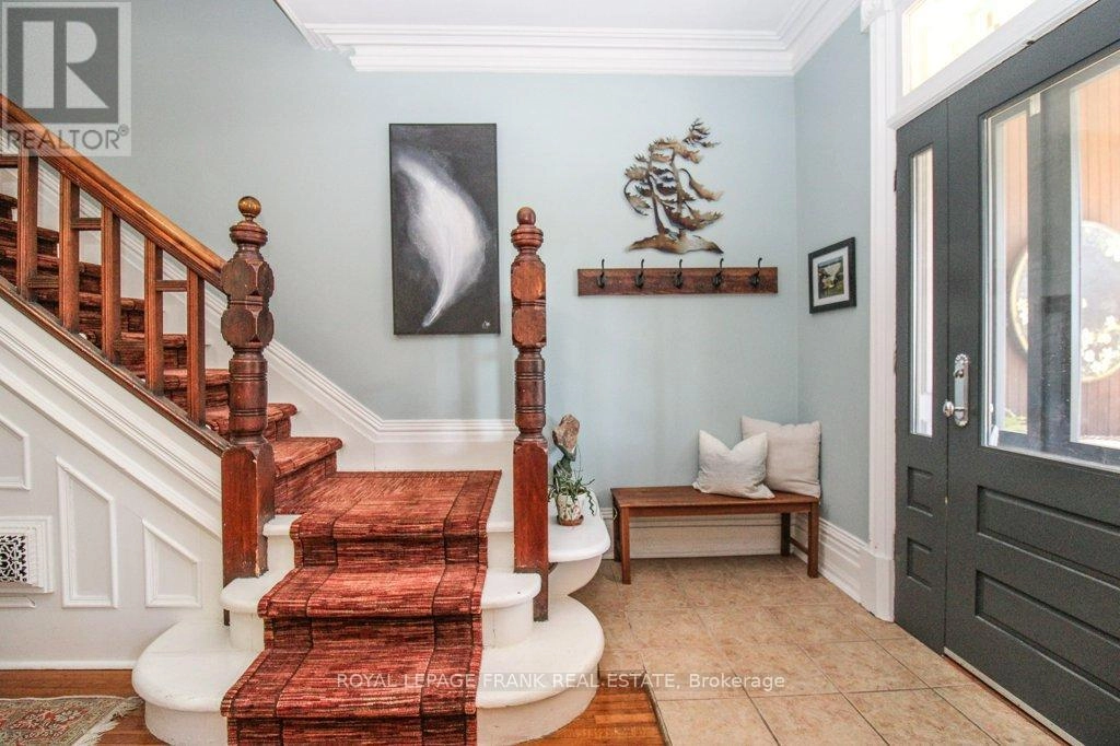 210 Mcdonnel Street, Peterborough Central, Ontario  K9H 2V9 - Photo 3 - X12329715