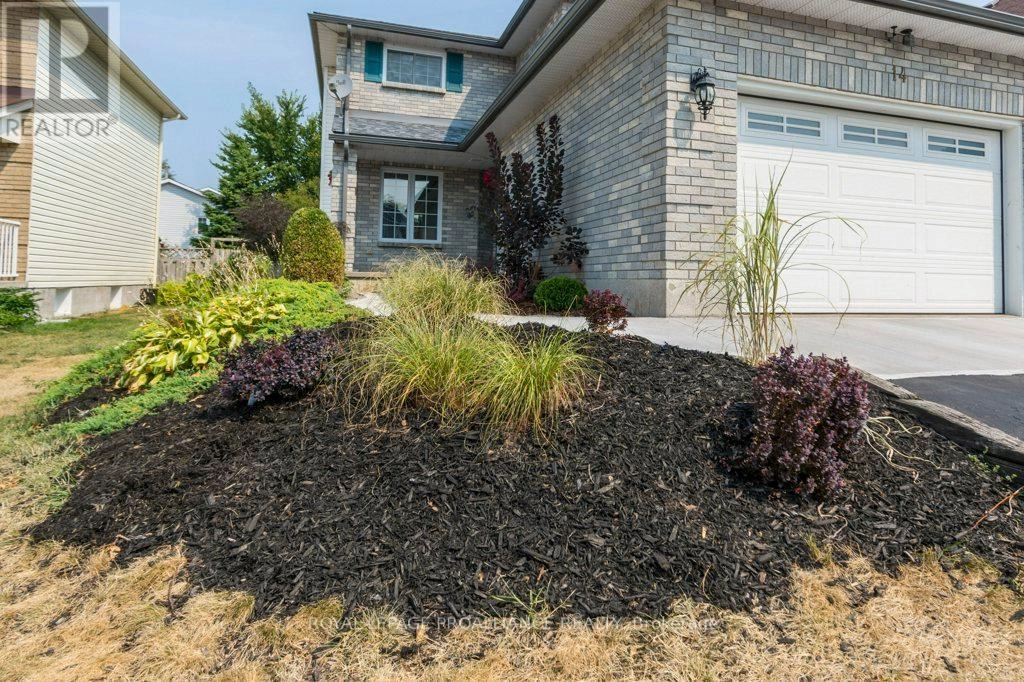 14 Sherwood Crescent, Belleville, Ontario  K8P 5G1 - Photo 2 - X12330054
