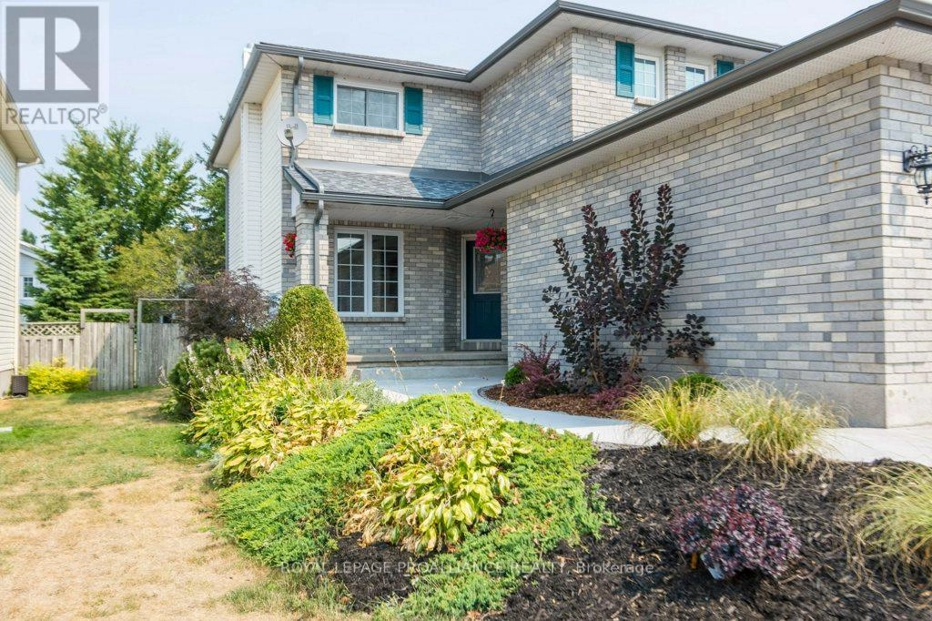 14 Sherwood Crescent, Belleville, Ontario  K8P 5G1 - Photo 3 - X12330054