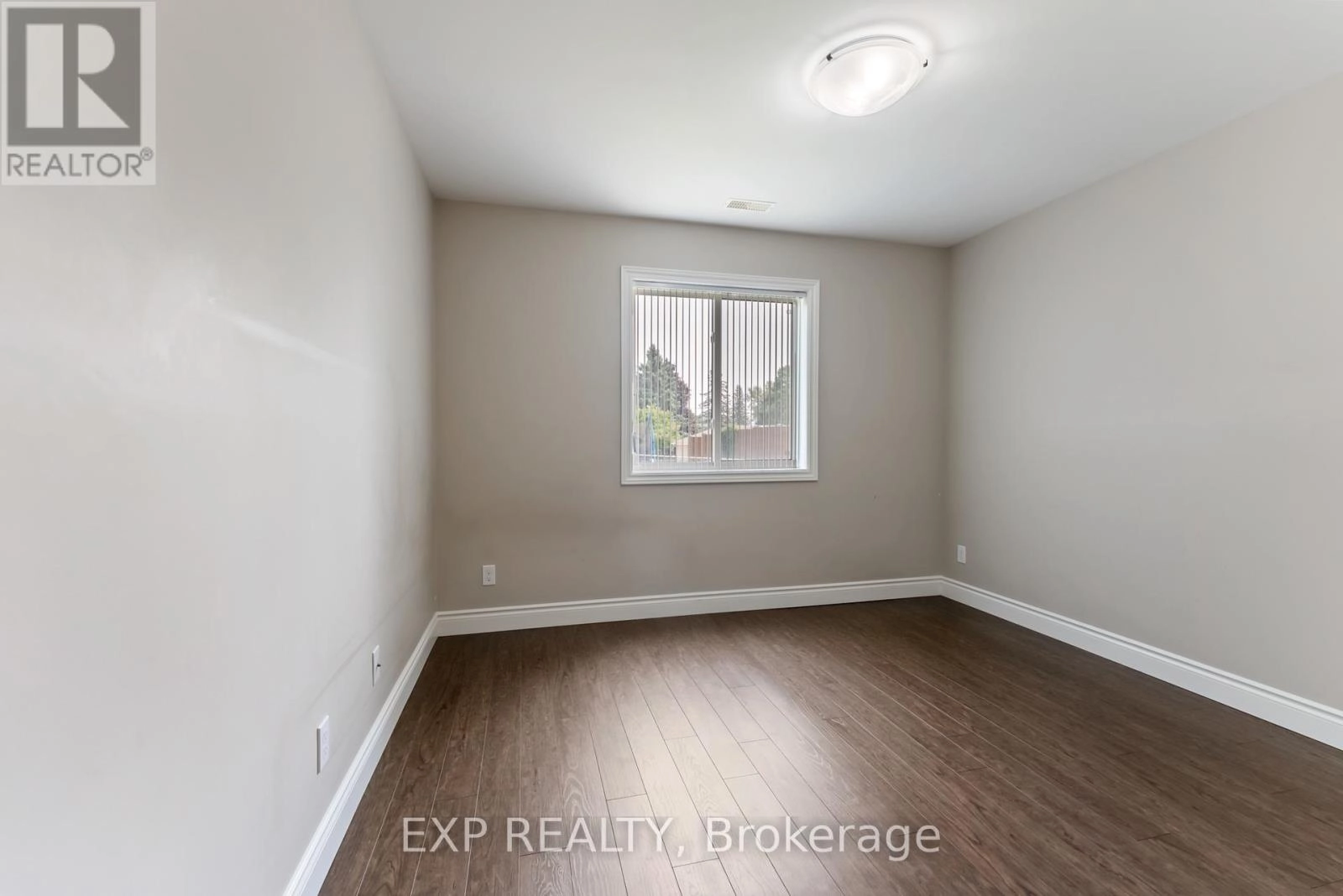 28 Stonecrest Boulevard, Quinte West, Ontario K8R 0A4 - Photo 16 - X12330493