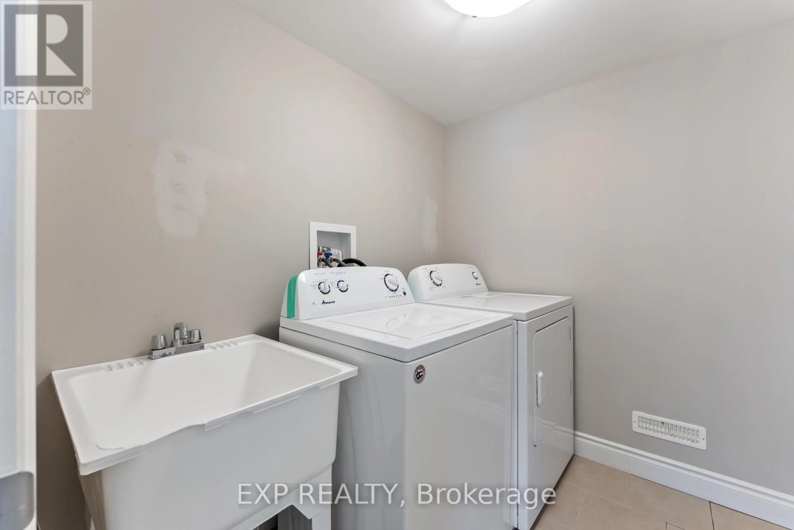 28 Stonecrest Boulevard, Quinte West, Ontario K8R 0A4 - Photo 19 - X12330493