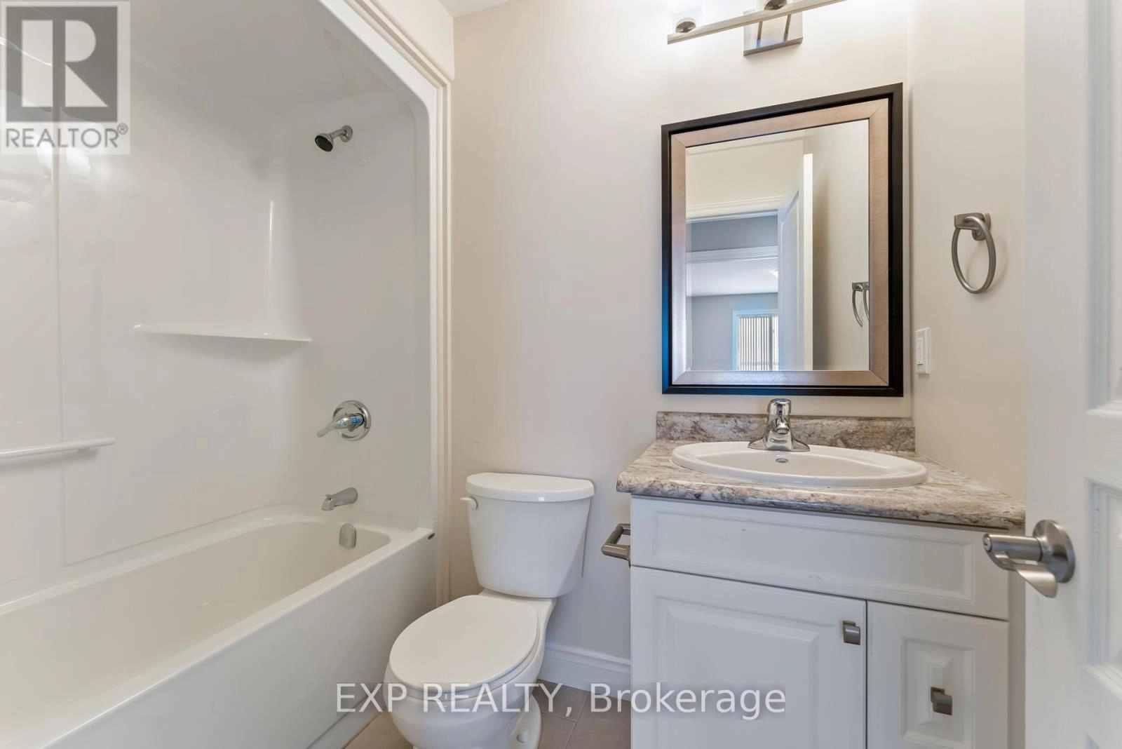 28 Stonecrest Boulevard, Quinte West, Ontario K8R 0A4 - Photo 22 - X12330493