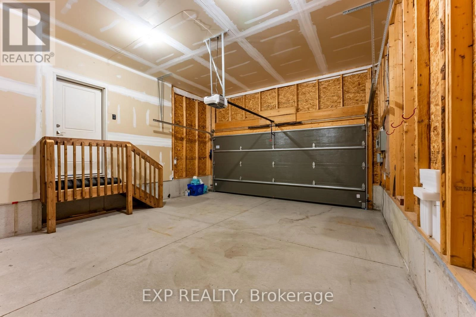 28 Stonecrest Boulevard, Quinte West, Ontario K8R 0A4 - Photo 32 - X12330493