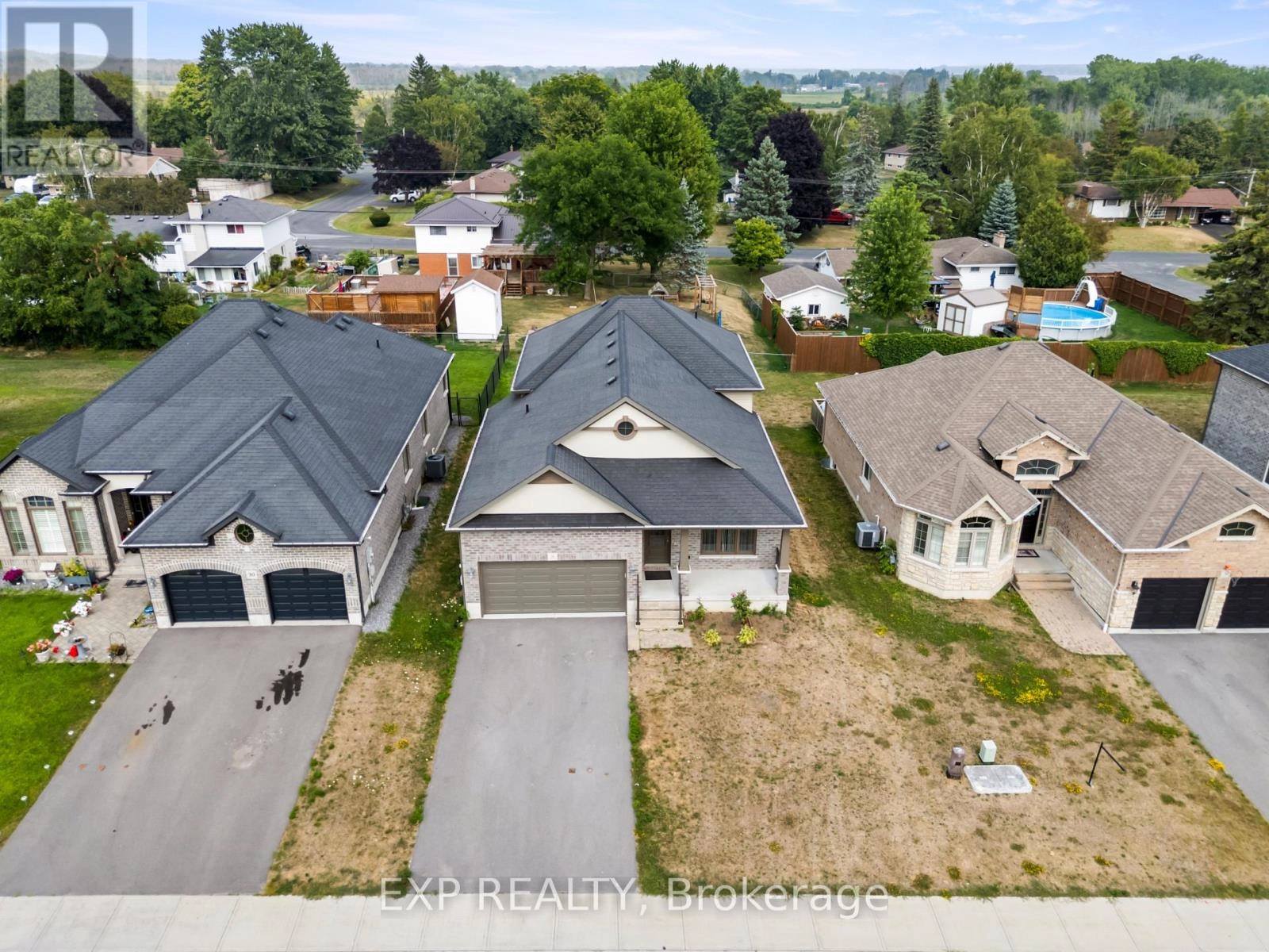 28 Stonecrest Boulevard, Quinte West, Ontario K8R 0A4 - Photo 36 - X12330493