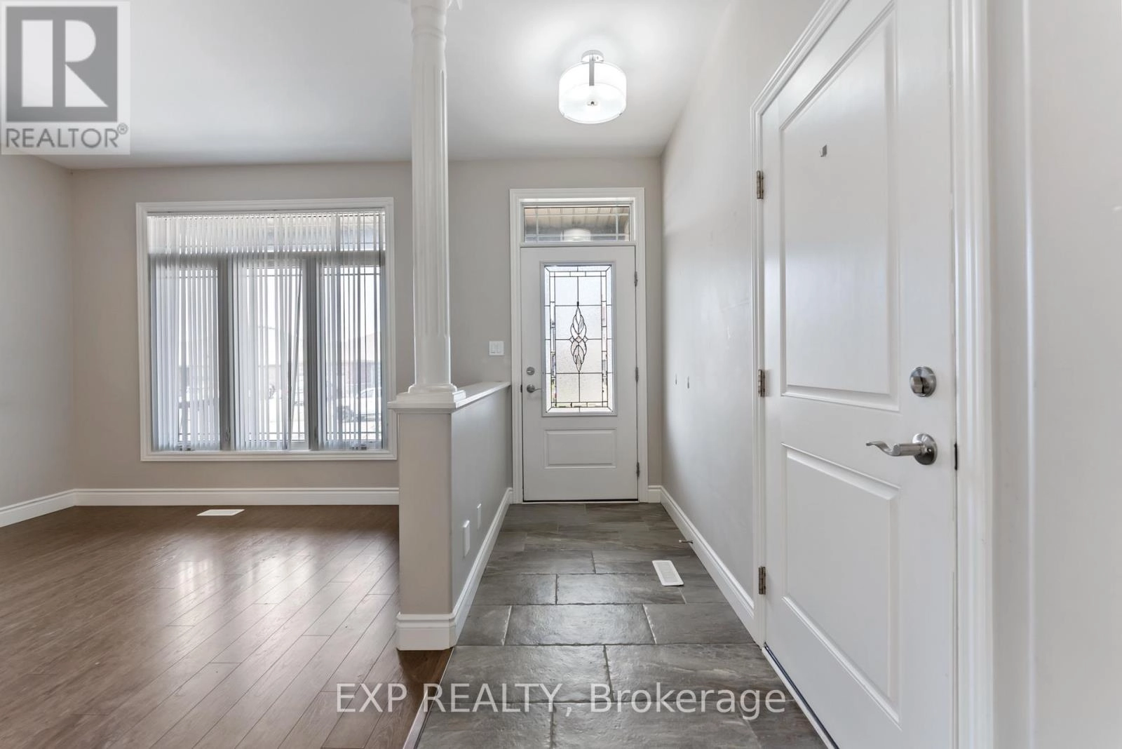 28 Stonecrest Boulevard, Quinte West, Ontario K8R 0A4 - Photo 5 - X12330493