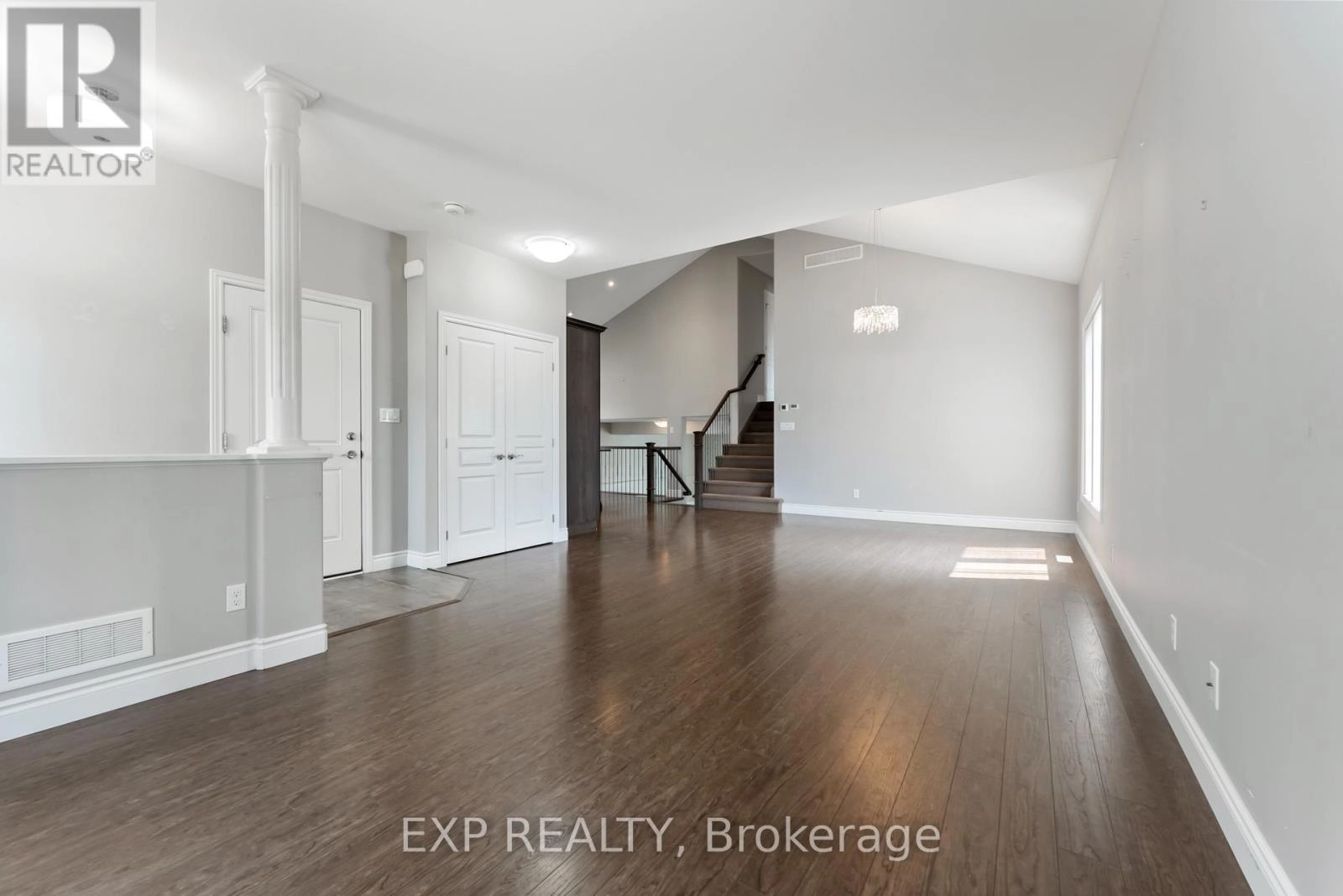 28 Stonecrest Boulevard, Quinte West, Ontario K8R 0A4 - Photo 6 - X12330493