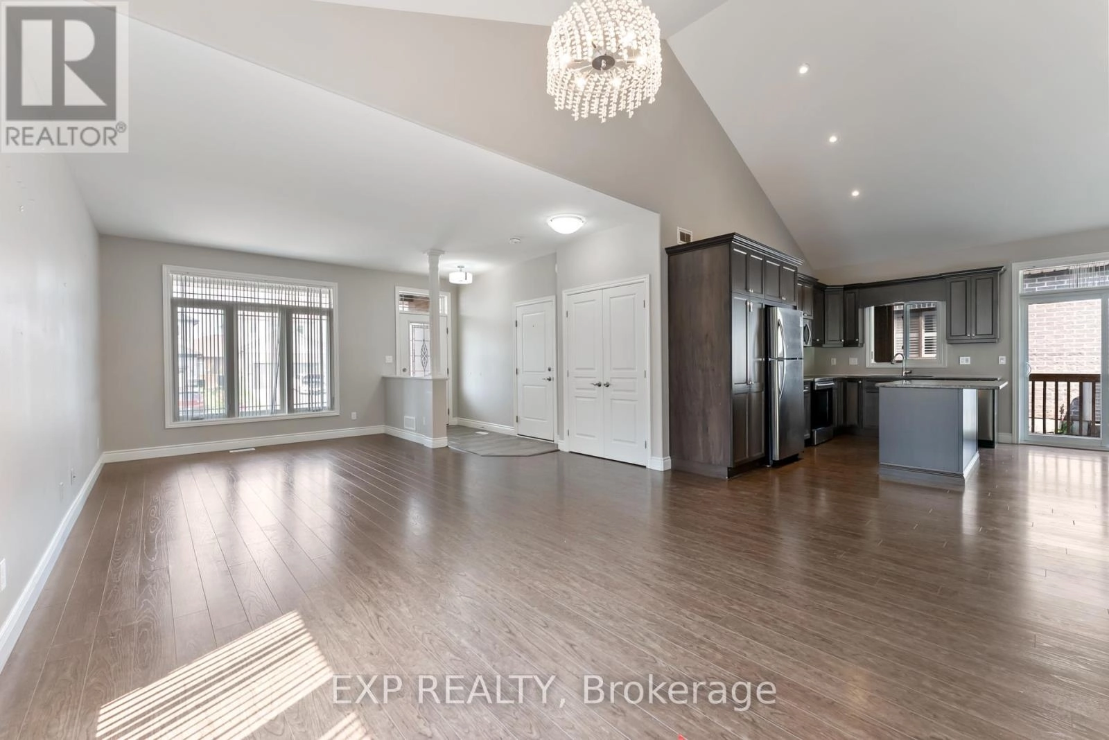 28 Stonecrest Boulevard, Quinte West, Ontario K8R 0A4 - Photo 7 - X12330493