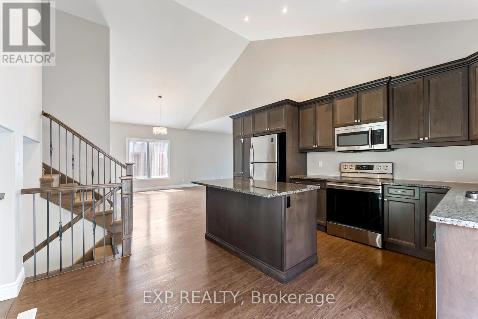 28 Stonecrest Boulevard, Quinte West, Ontario K8R 0A4 - Photo 9 - X12330493