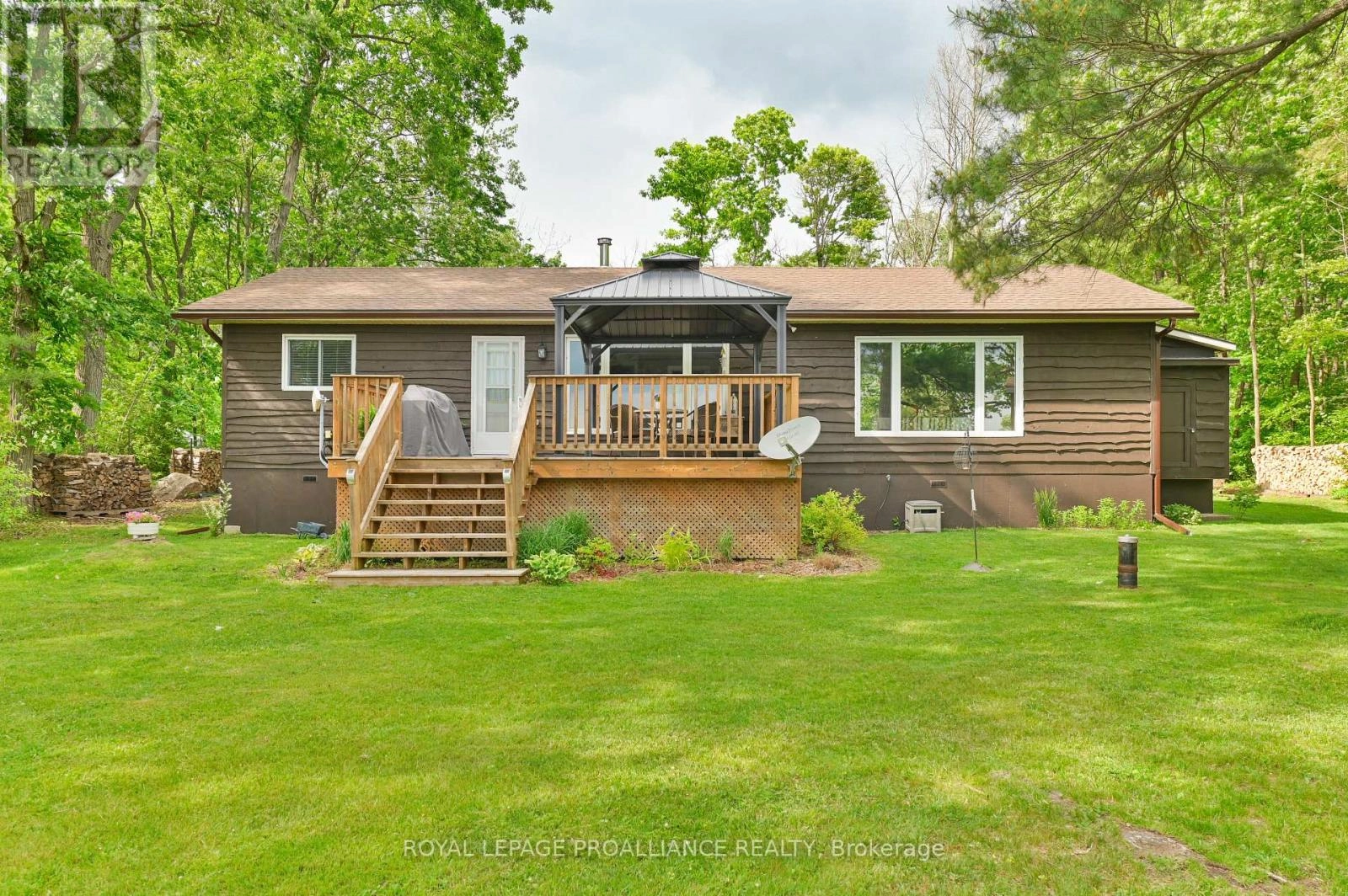 304 Lakeview Lane, Tweed, Ontario  K0K 3J0 - Photo 2 - X12330754