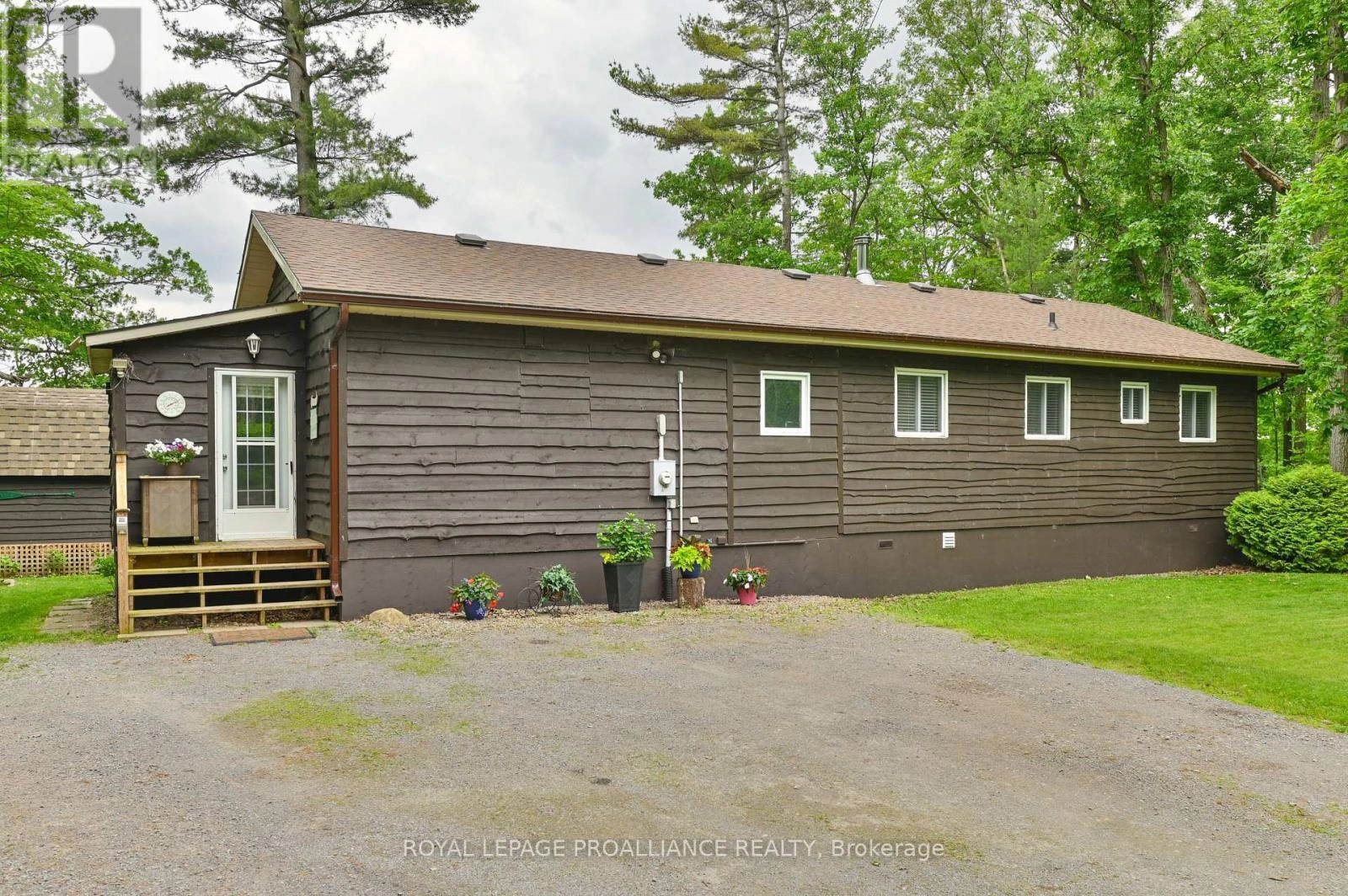 304 Lakeview Lane, Tweed, Ontario  K0K 3J0 - Photo 3 - X12330754
