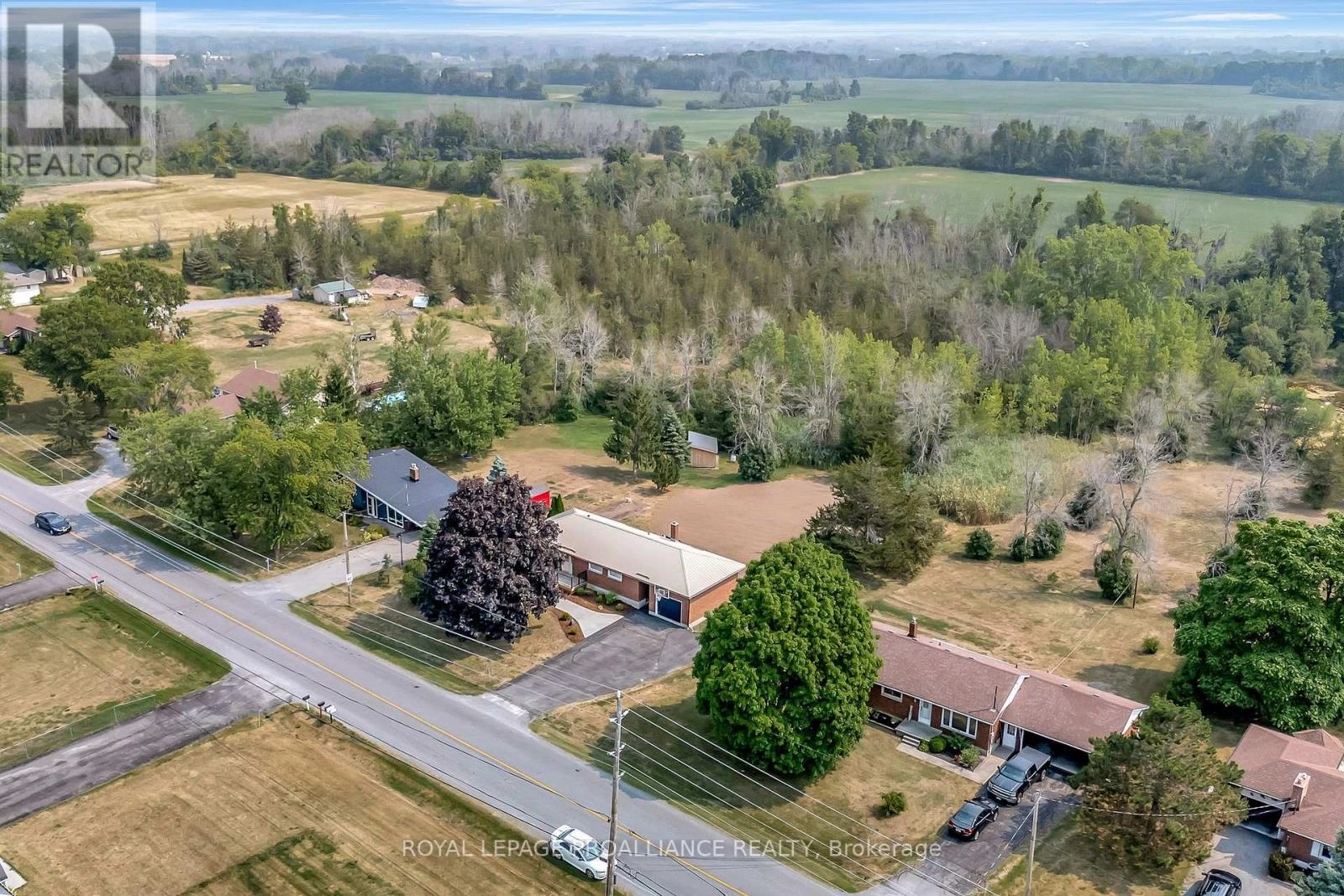 206 Elmwood Drive, Belleville, Ontario  K8N 4Z4 - Photo 2 - X12330790